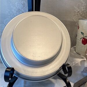 Wilton 2 Tier/Layer, Wedding Round Cake Pan - 1986 #2105-1400 -10” & 6”